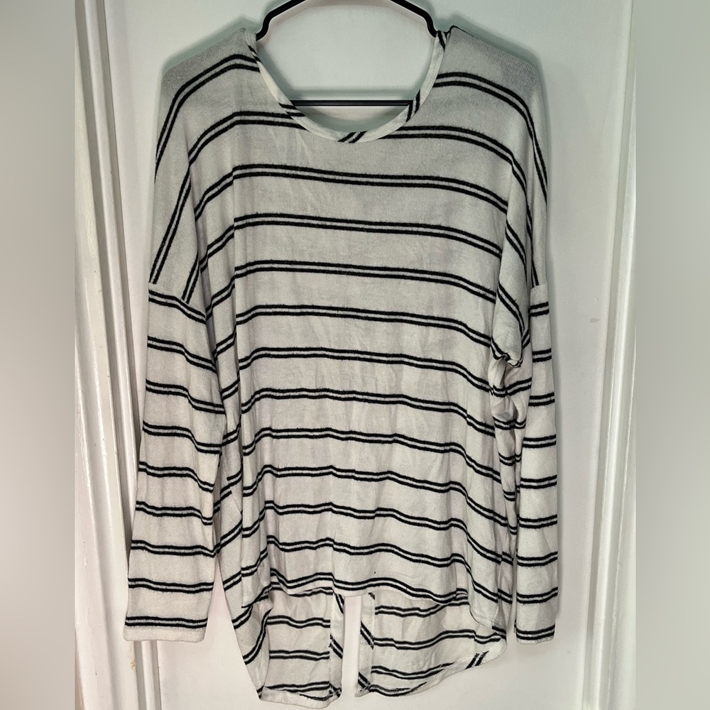 Buckle long sleeve top